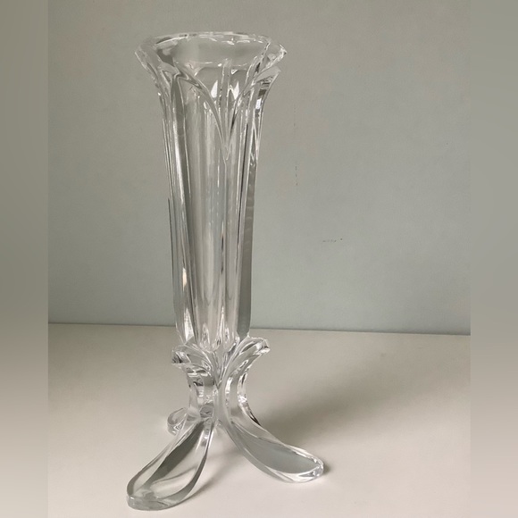 EUC Crystal 3 footed petal bud vase - Picture 2 of 11